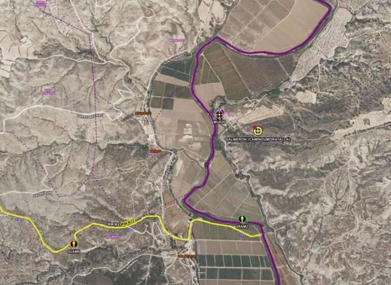 Incendios.- Seis medios terrestres y 30 personas trabajan en sofocar un incendio forestal en un paraje de Hellín