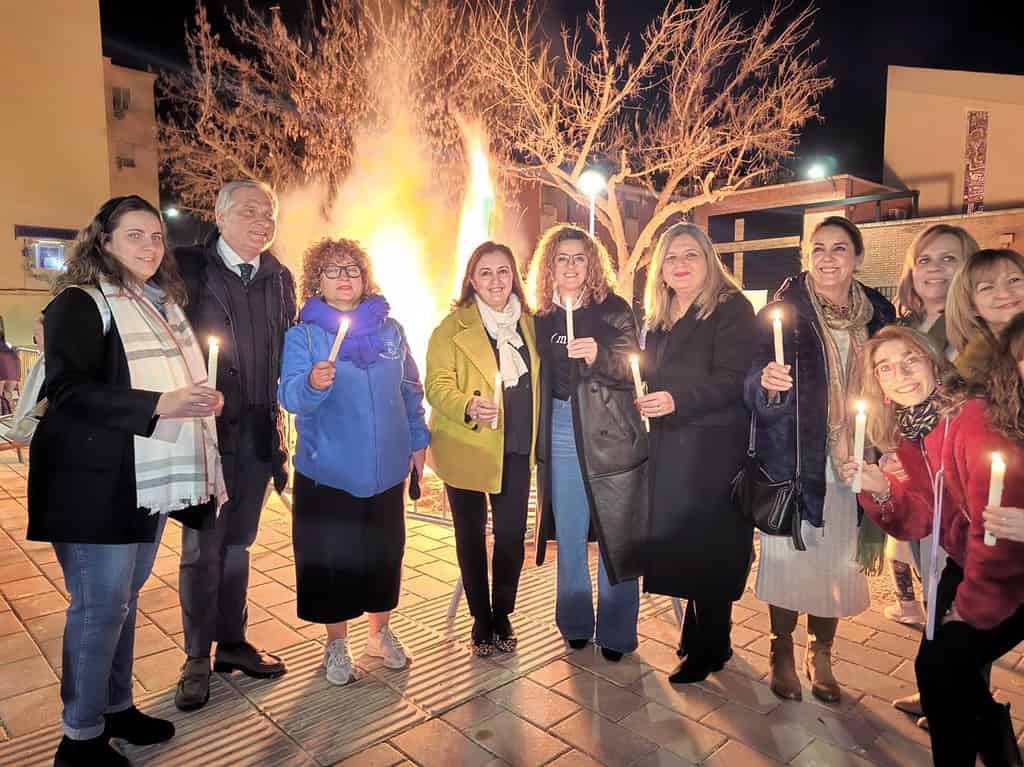 La Asociación de Vecinos Carlos Eraña de Ciudad Real celebra la primera hoguera por La Candelaria
