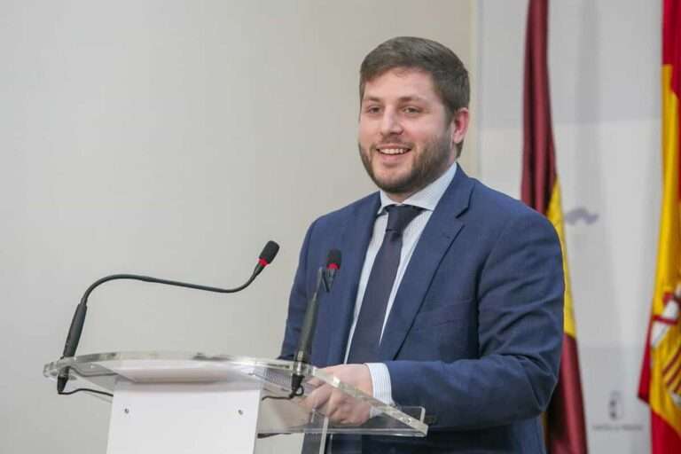 Hernando augura una solución "en el corto o medio plazo" para la promoción de viviendas de Río Guadalmena en Toledo