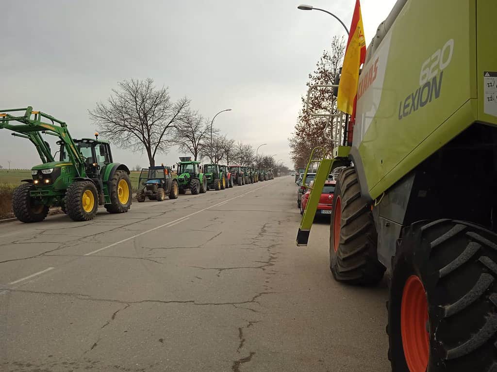 La jornada de marchas agrícolas a Madrid arranca con atascos en la N-320 en Torrejón del Rey (Guadalajara)