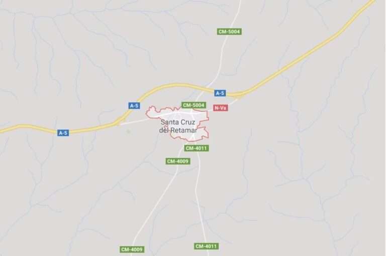 La salida de vía de un camión en la A-5 en Santa Cruz del Retamar corta el tráfico en sentido Extremadura