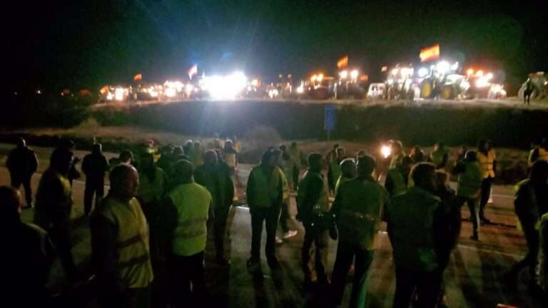 Las protestas de agricultores provocan las primeras incidencias en carreteras en C-LM, con la A-4 cortada en Madridejos