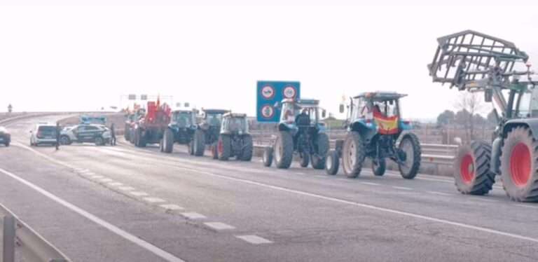 Continúan los cortes en 10 carreteras de C-LM tras levantarse bloqueos en Santa Olalla y la A-4 en Manzanares