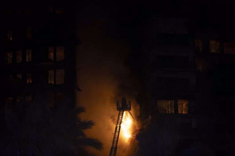 Page expresa el apoyo y solidaridad de C-LM ante el "drama" que vive Valencia por el incendio de Campanar