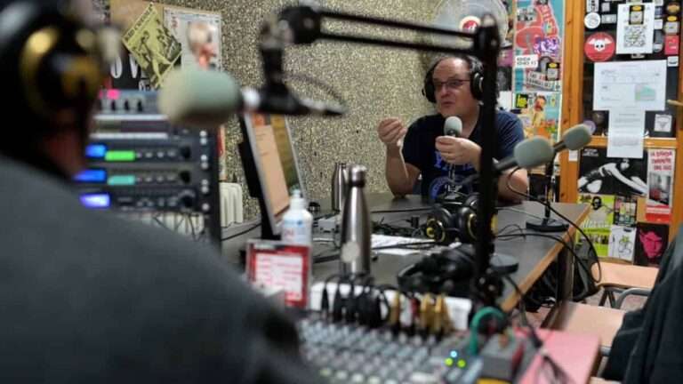 Radio Arrebato, 37 años de corazón amateur que germinó en el Brianda de Mendoza y sigue latiendo gracias a su alumnado