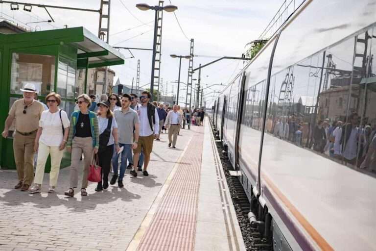 C-LM alcanzó una demanda de casi 3,8 millones de billetes de transporte regular en 2023, la mayor de los últimos 12 años