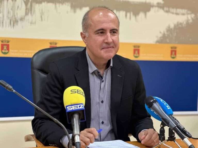 Talavera exige al consejero de Fomento que cumpla el protocolo de 2007 y el Gobierno de C-LM sotierre las vías del AVE