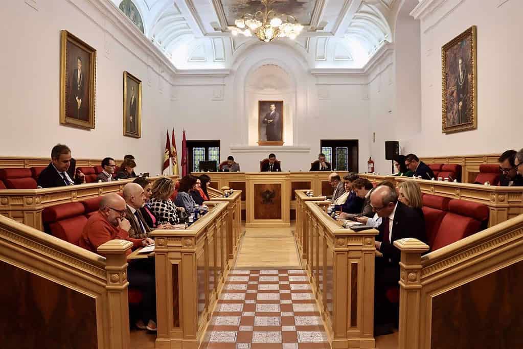 El pleno de Toledo aprueba la adhesión de la ciudad a la Red de Ciudades Amigables con las Personas Mayores