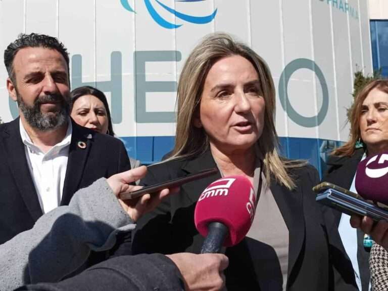 Tolón cree que la "ejemplaridad" tiene que ser la base del político y afirma que ella no hubiera actuado como Ábalos