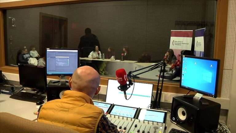 La radio de UCLM en Cuenca avanza tras enamorar al primer flechazo de luz roja a más de 1.300 futuros profesionales