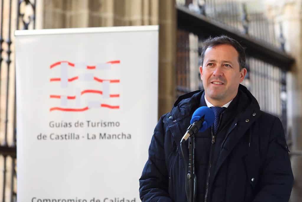 Velázquez pide a PSOE seriedad al criticar la gestión del cementerio y dice que ya se ha dado solución a los afectados