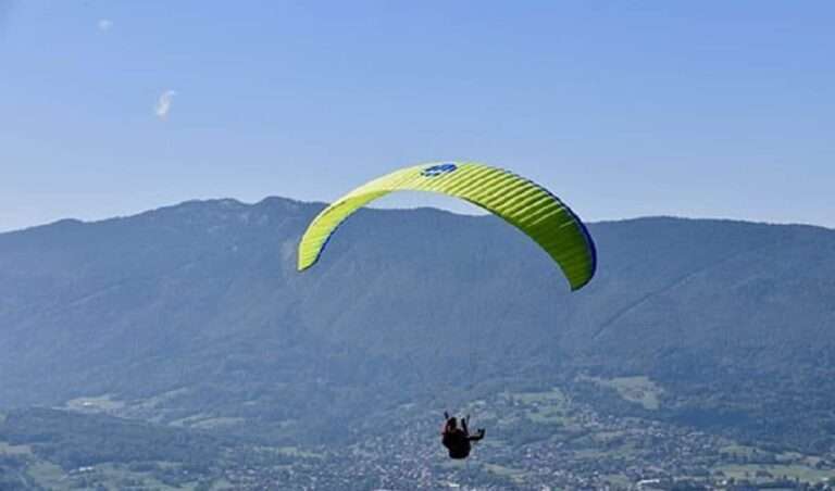 Herido un varón de 52 años tras sufrir un accidente de parapente en Caudete (Albacete)