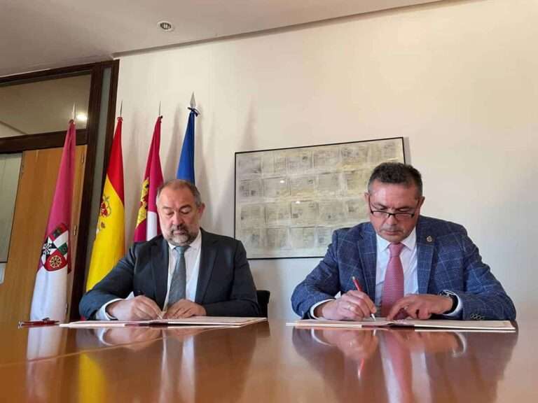 La UCLM firma convenio con Colegio de Ingeniería Informática de la región para "estrechar relaciones y aunar esfuerzos"
