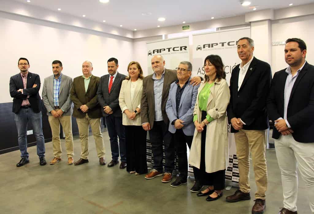 Castilla-La Mancha trabaja en mejorar las ayudas para la adaptación del taxi y en prolongar la antigüedad máxima de sus vehículos 1