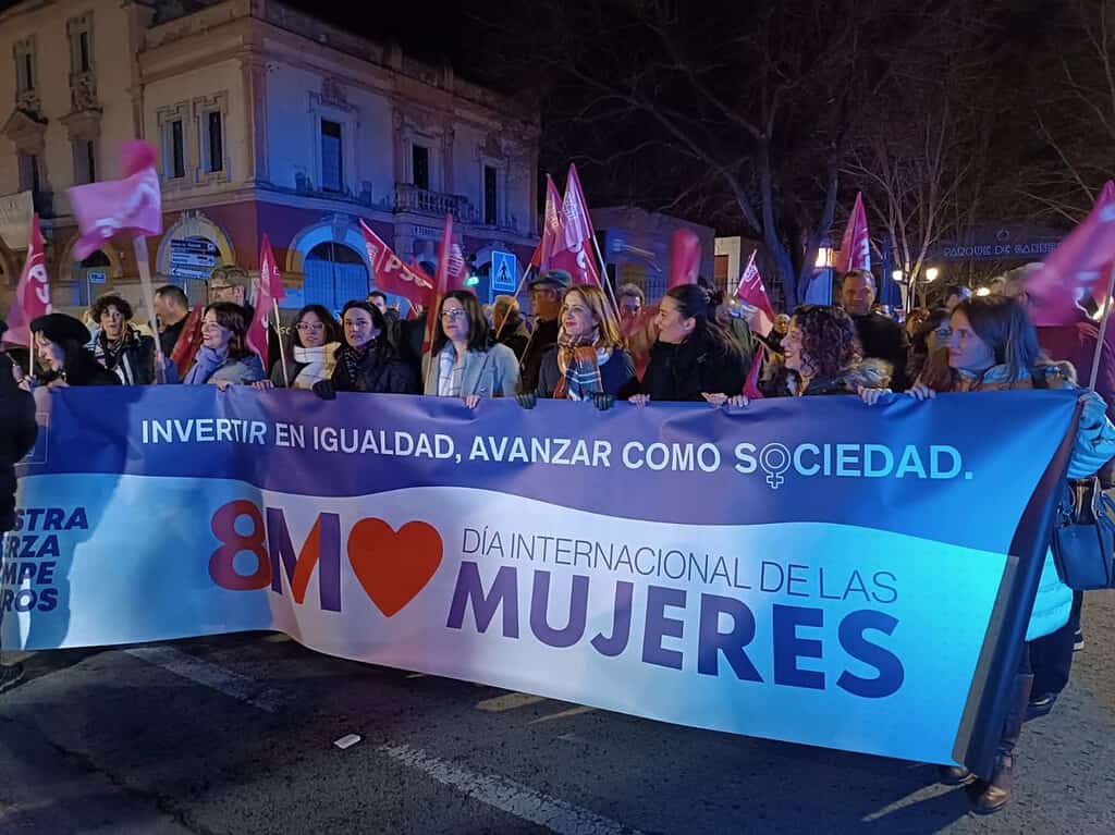 El morado vuelve a abrirse paso en calles de CLM clamando feminismo, luciendo solidaridad y avisando al patriarcado