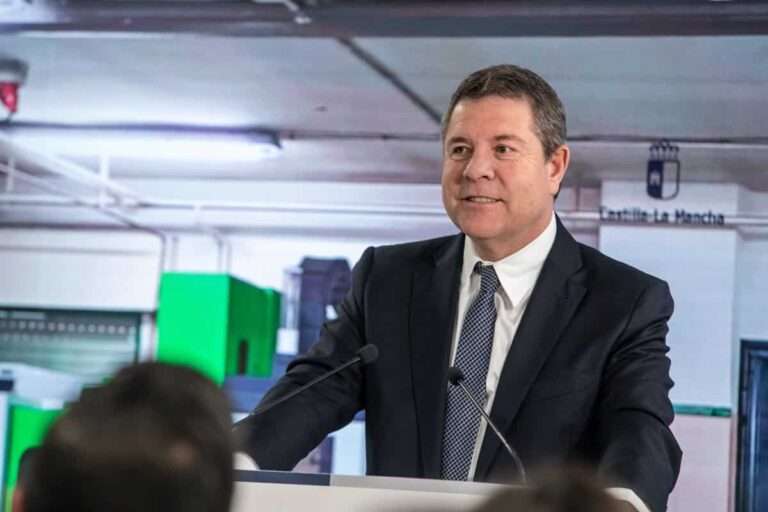 Page pone a C-LM como ejemplo de prestaciones del Estado del Bienestar en dependencia, educación y sanidad