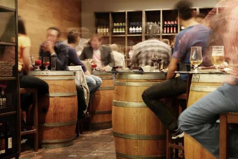C-LM aboga por "un debate sosegado" de la mano de sindicatos y empresarios sobre los horarios en hostelería