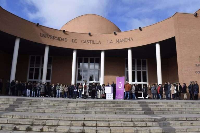La UCLM se compromete con la igualdad con la lectura coral de un manifiesto institucional