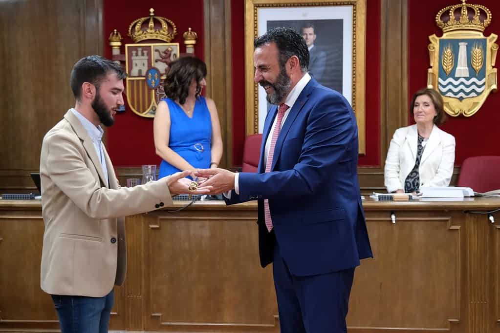 El pleno oficializa la renuncia del alcalde de Azuqueca, que se despide "con la satisfacción del deber cumplido"