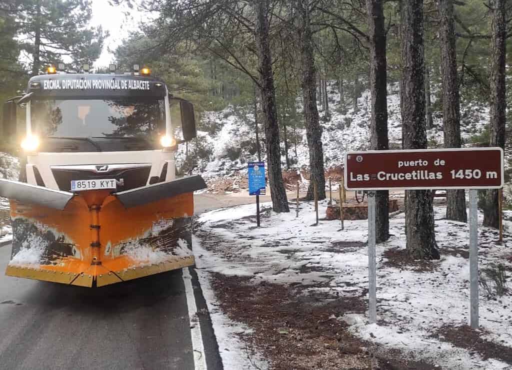La Red Viaria de Albacete se prepara ante la alerta por nieve y viento con actuaciones de la Diputación