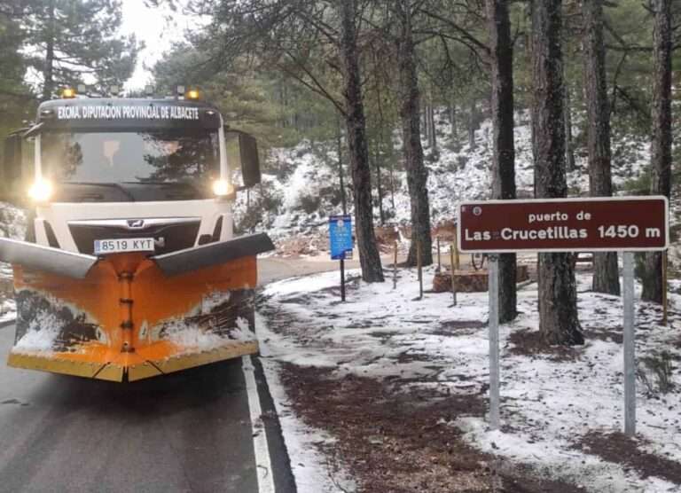 La Red Viaria de Albacete se prepara ante la alerta por nieve y viento con actuaciones de la Diputación