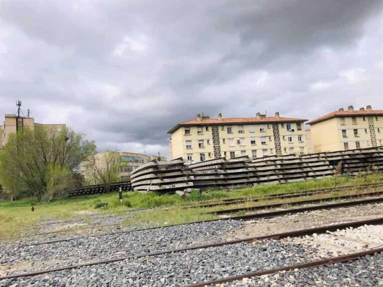 Diputación Cuenca valora el aval al derribo del muro de Adif y carga contra quienes "judicializan" la vida política