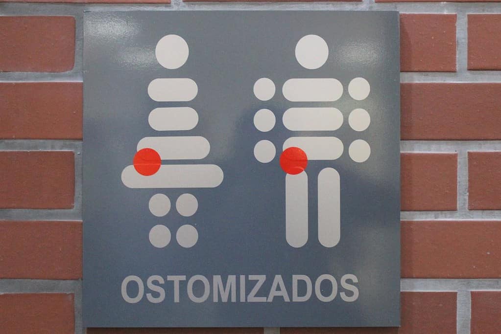 El Hospital Universatario de Ciudad Real cuenta ya con dos aseos para personas con ostomías