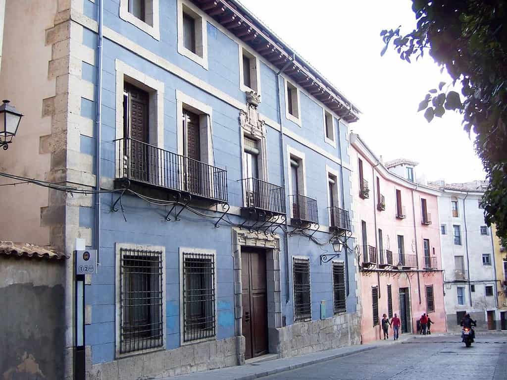 El pleno del Ayuntamiento de Cuenca rechaza que los comercios puedan abrir el Día de la Virgen de la Luz
