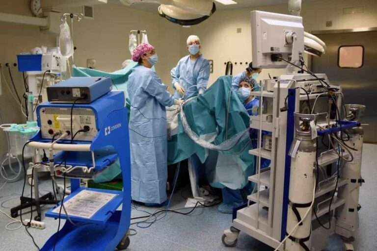 El PP denuncia el "abandono" de Page a la sanidad regional, que acumula 37.017 personas esperando para ser operadas
