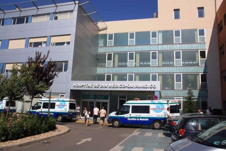 Trasladado al hospital un trabajador herido tras ceder un falso techo en Quintanar de la Orden (Toledo)