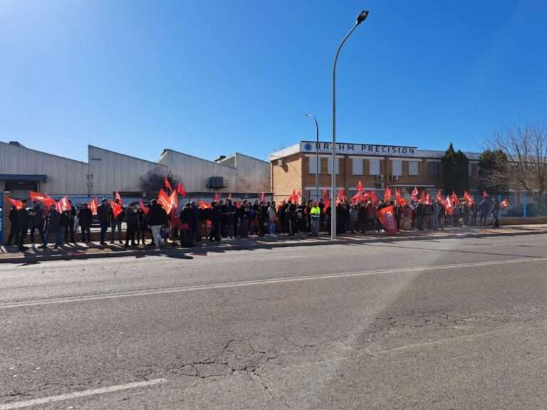 La plantilla de Brahm Manzanares realiza una nueva concentración de protesta contra los despidos