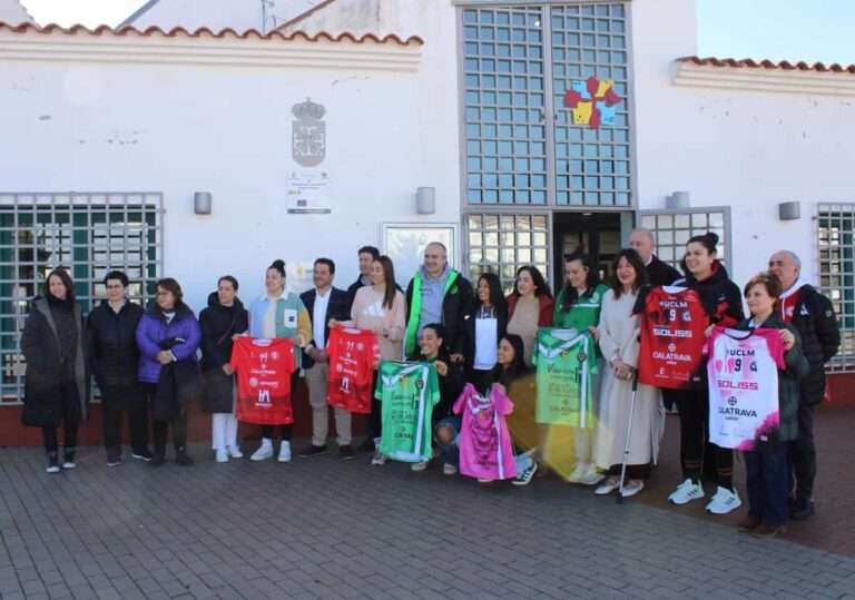 Los equipos femeninos del Campo de Calatrava suscriben un convenio con la Junta