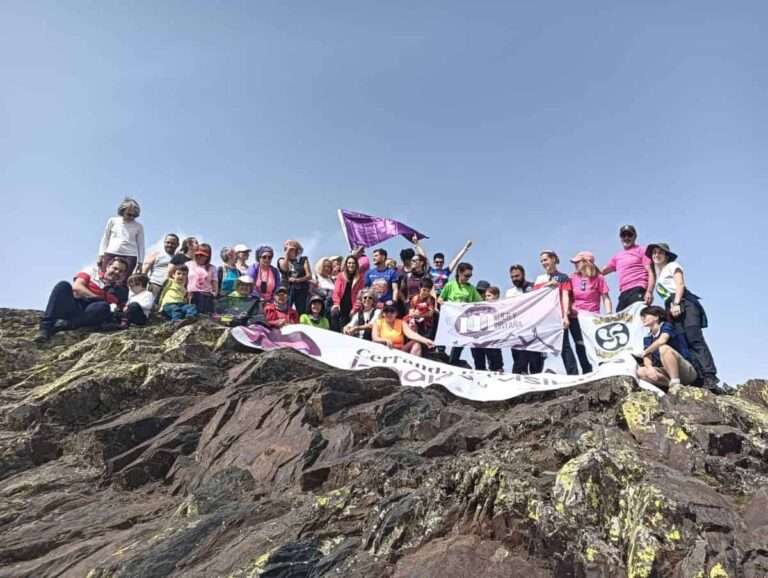 Medio centenar de mujeres hacen cumbre en el Ocejón, en la I Subida por la Igualdad