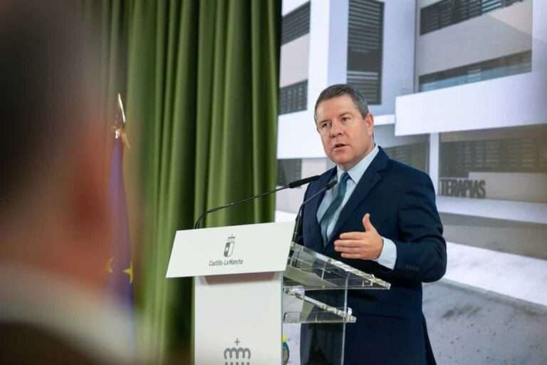 García-Page aboga por manifestar "un permanente apoyo" a las víctimas para que "no se vuelva a repetir"