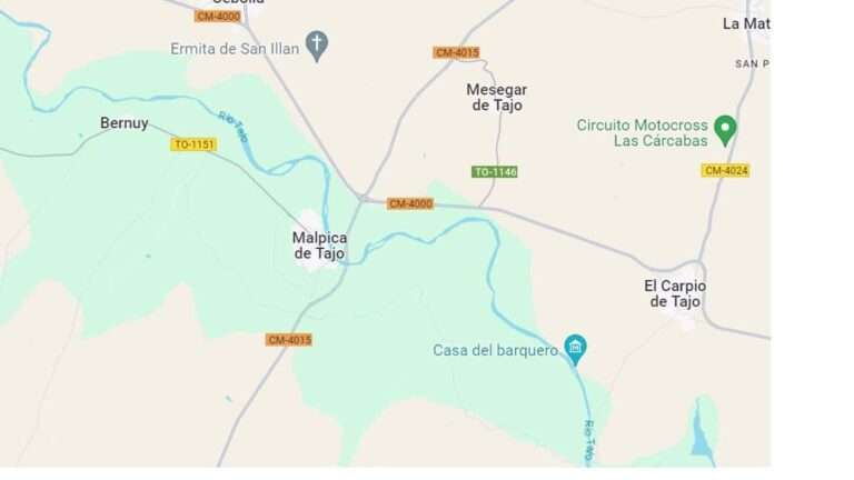 Cuatro dotaciones de bomberos logran apagar un fuego en una nave agrícola de Malpica tras 5 horas de trabajo