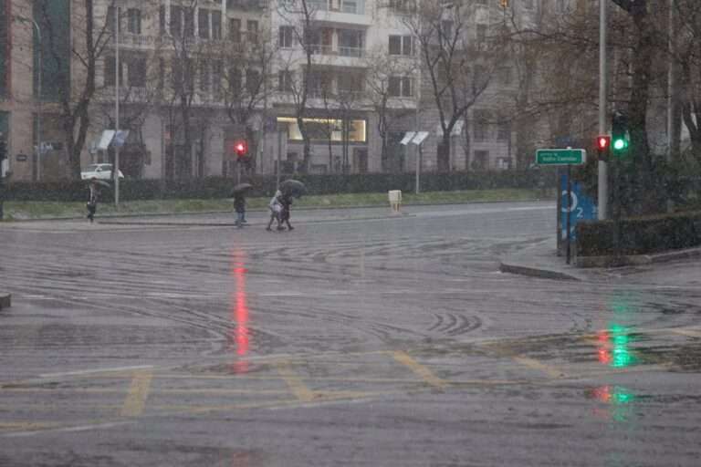 Sucesivos frentes traen desde hoy "frío de invierno", lluvia y nieve, con mínimas hasta 10ºC por debajo de lo norma