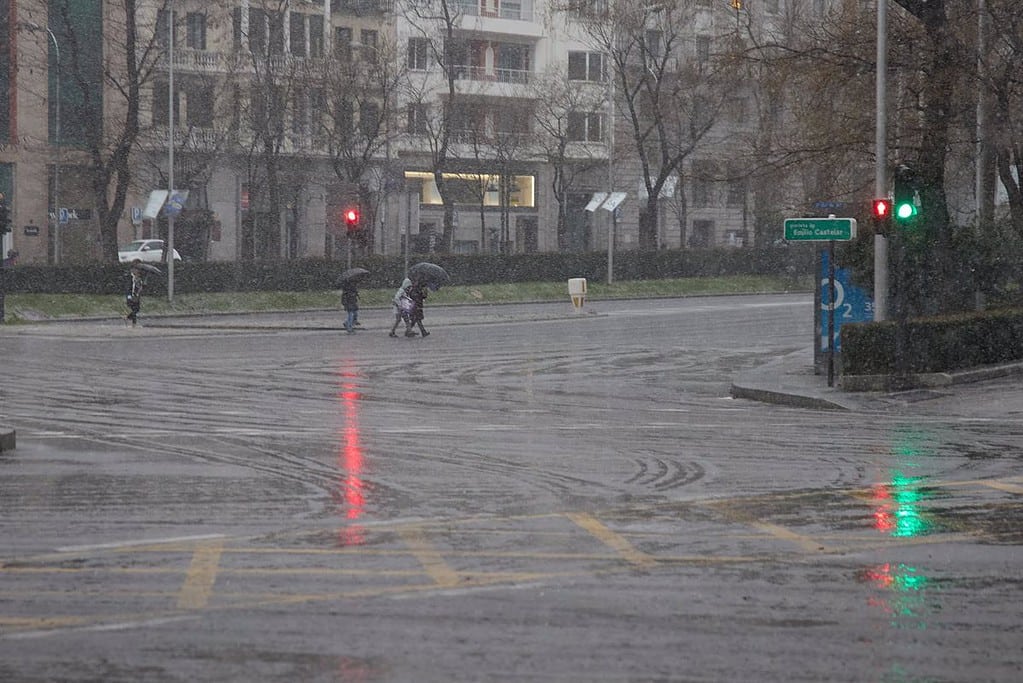 Sucesivos frentes traen desde mañana "frío de invierno", lluvia y nieve, con mínimas hasta 10ºC por debajo de lo normal