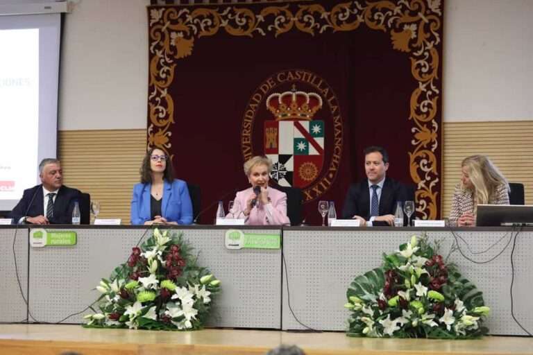 Instituciones se suman a Afammer para reclamar desde Toledo "que la igualdad es un derecho y no simplemente una palabra"