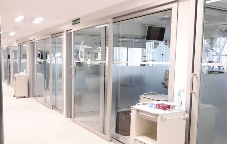 El traslado del servicio de Medicina Intensiva a la ampliación del hospital de Guadalajara se acomete sin incidentes