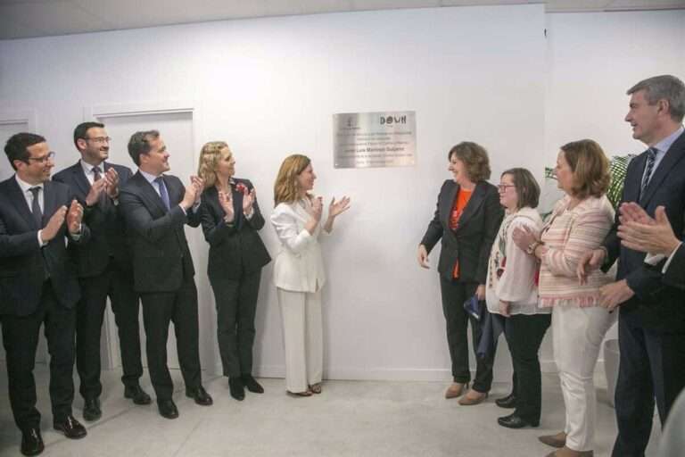La infanta Elena arropa a Down Toledo en la inauguración de su nueva sede: "Sois un ejemplo para la sociedad"