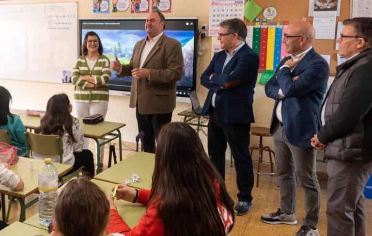 Más de 90.000 escolares de C-LM participarán en programas de reparto de leche, fruta y hortalizas de mano de Junta