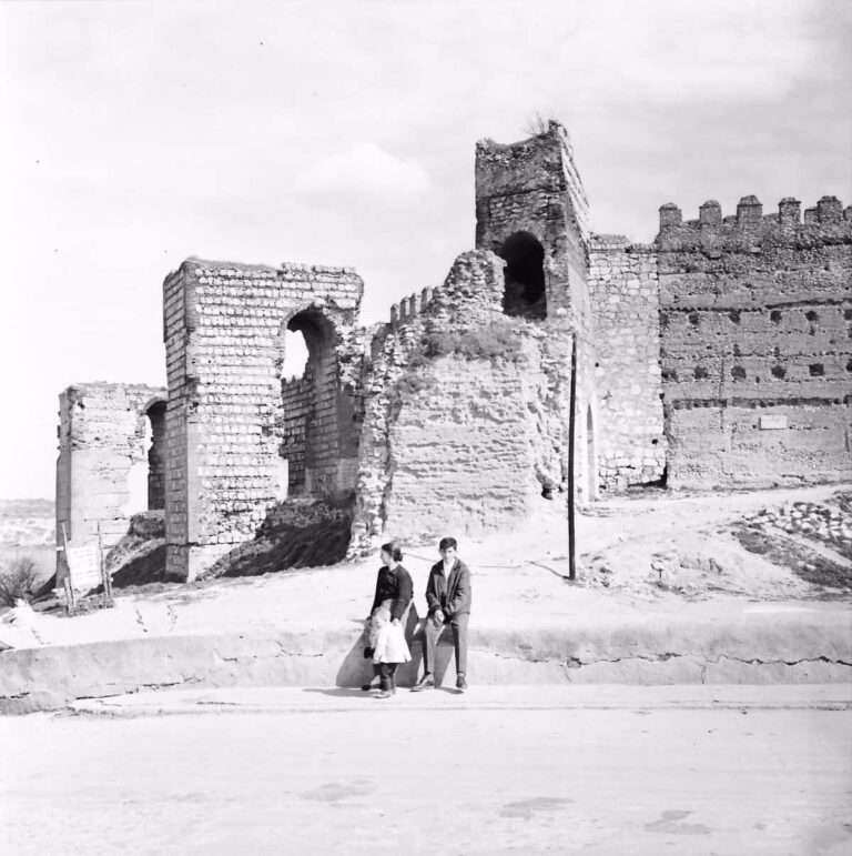 La Real Fundación de Toledo digitaliza y divulga las fotografías del fondo Carlos Flores de los años 60 y 70