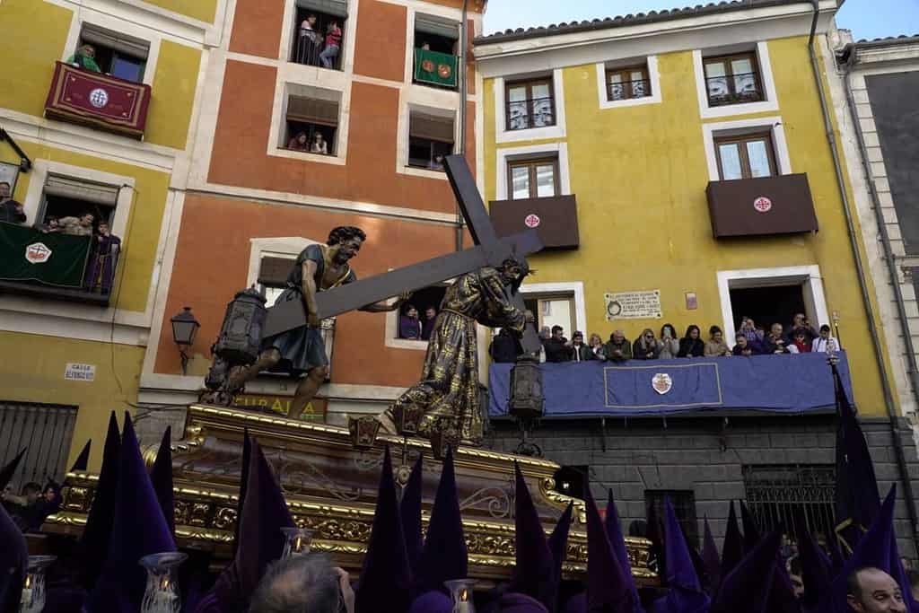 El mal tiempo cancela la procesión Camino del Calvario de Cuenca y 2.500 turbos silenciarán sus tambores