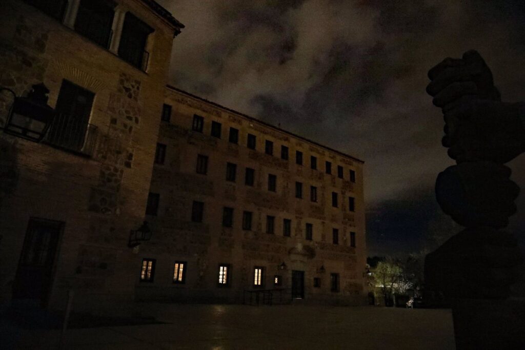 Las Cortes de CLM se suman este sábado a 'La hora del planeta' apagando la iluminación del Convento de San Gil de Toledo