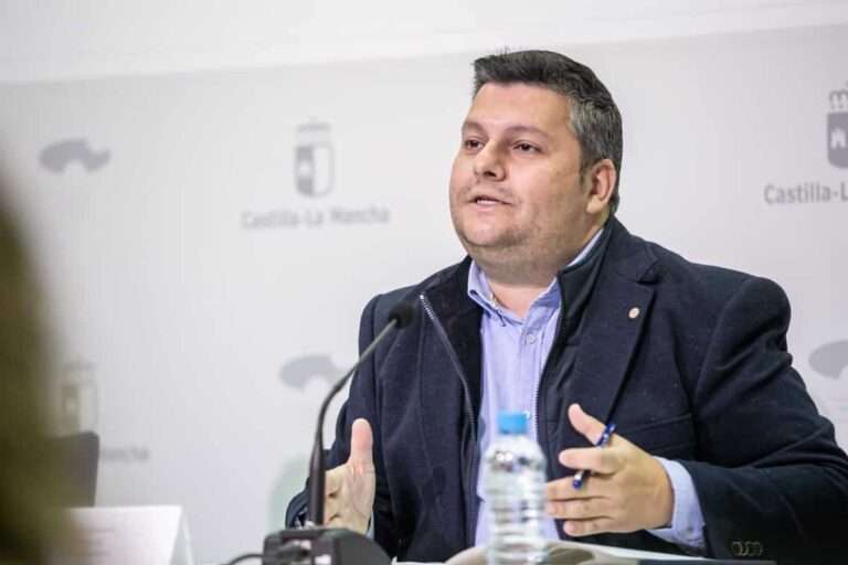 Monforte (UGT) llama a "luchar" contra esas "voces" que niegan que exista desigualdad entre hombres y mujeres