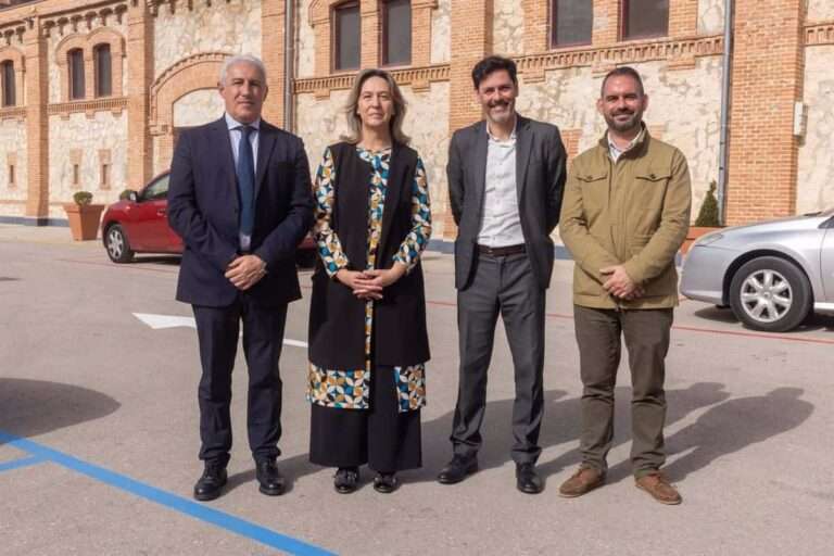 El Mercado de Abastos de Guadalajara vuelve a tener aparcamiento con 25 plazas de zona azul y 6 para residentes