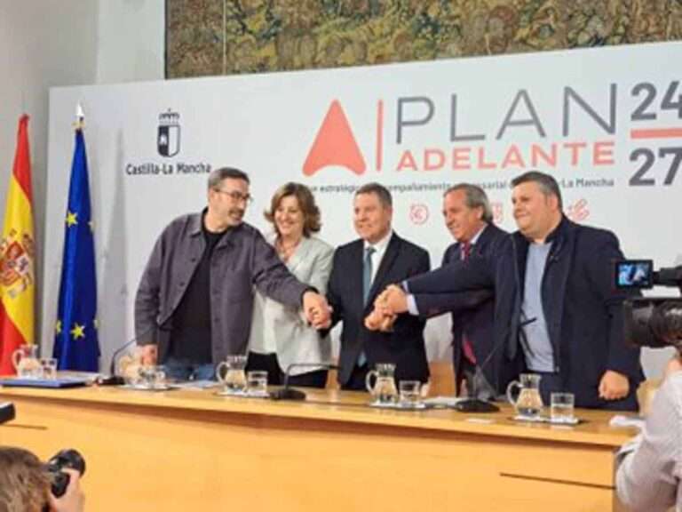 Poner a las personas en el centro, núcleo del nuevo Plan Adelante 2024-27 sellado entre Gobierno C-LM y agentes sociales