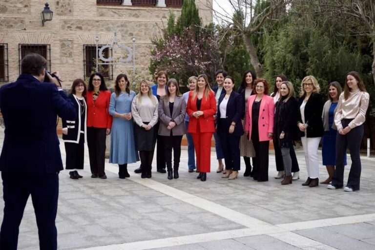 Núñez anima a llevar a cabo una acción colectiva entre hombres y mujeres "por encima de discrepancias políticas"