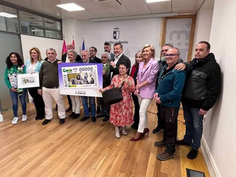 Una foto de Enrique Martínez Gil ilustra el cupón que la ONCE dedica a Las Turbas de Cuenca
