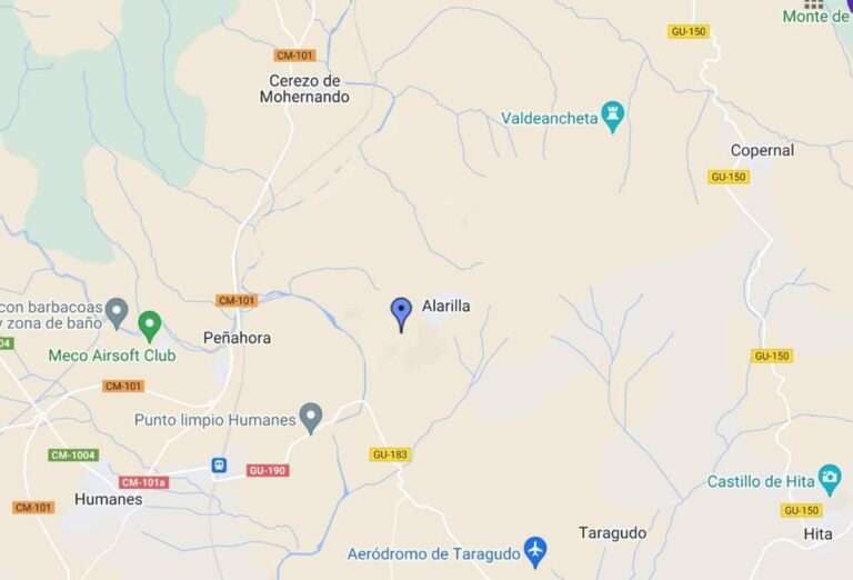 Trabajan en el rescate dos personas tras la colisión en vuelo de un parapente y un ala delta en Alarilla